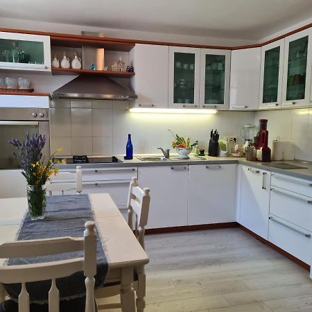 Apartmani Maretimo Примоштен Екстер'єр фото