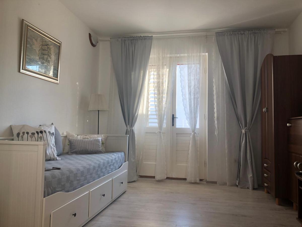 Apartmani Maretimo Примоштен Екстер'єр фото