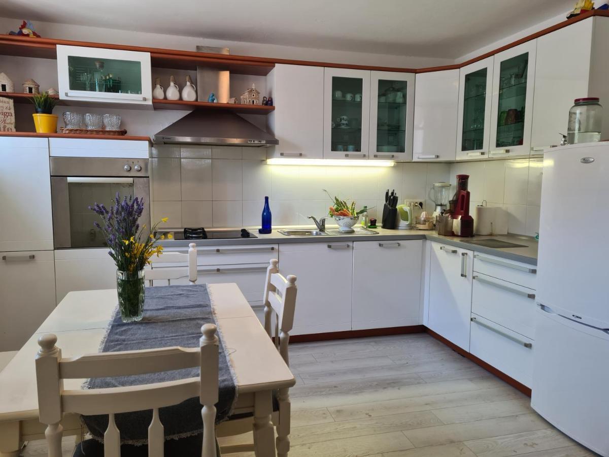 Apartmani Maretimo Примоштен Екстер'єр фото