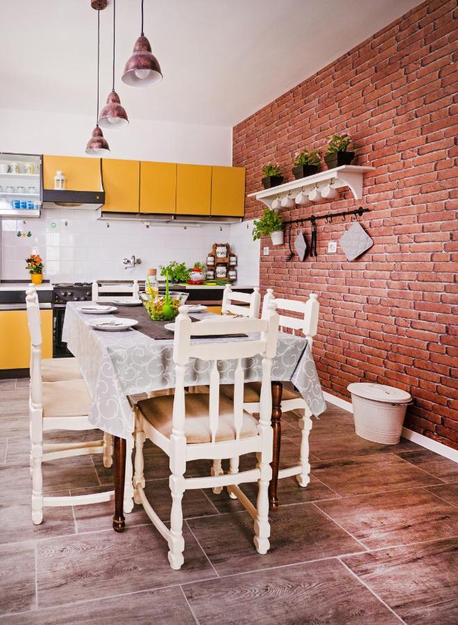 Apartmani Maretimo Примоштен Екстер'єр фото