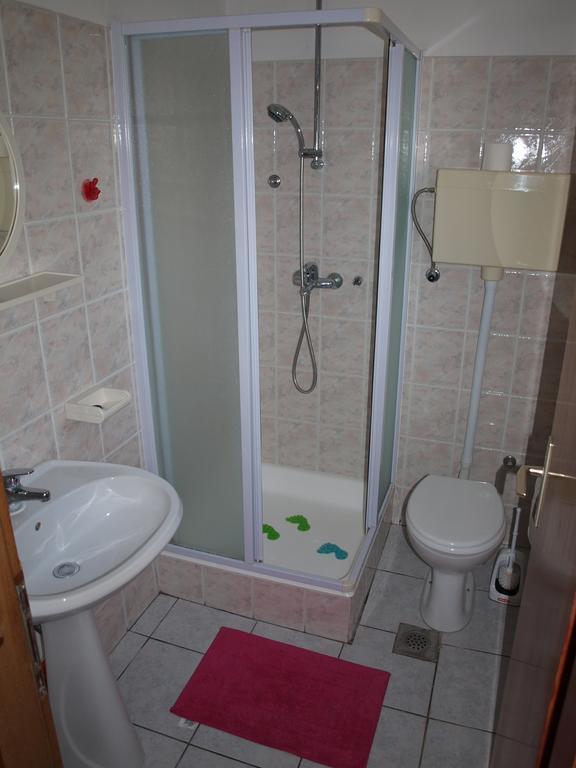 Apartmani Maretimo Примоштен Екстер'єр фото
