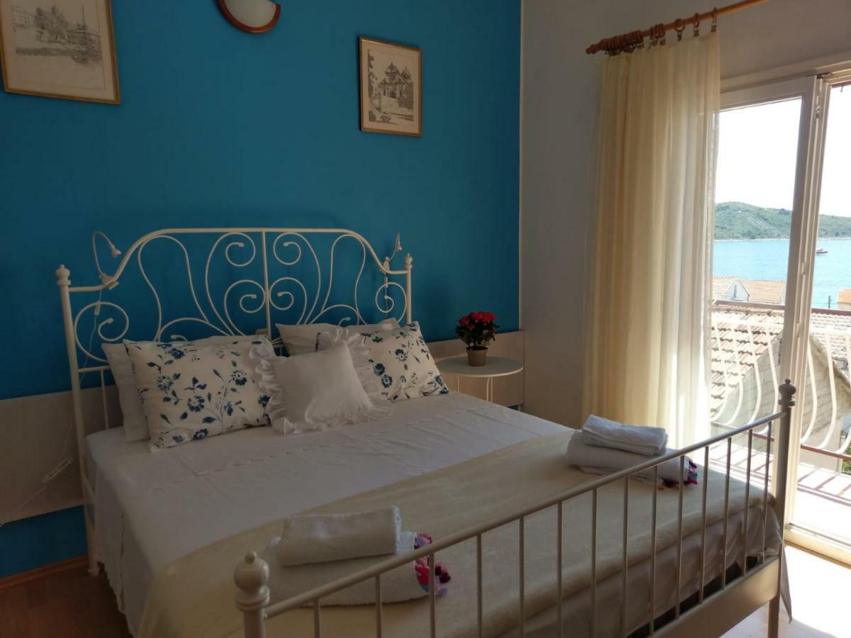 Apartmani Maretimo Примоштен Екстер'єр фото